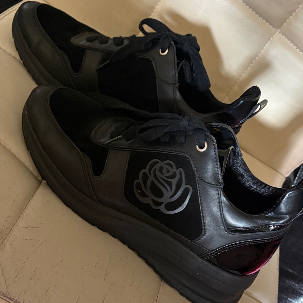 Taryn Rose Black Sneakers with Floral Sole